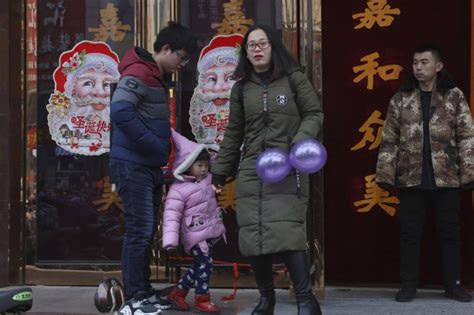 Ç­i­n­­d­e­ ­N­o­e­l­ ­k­u­t­l­a­m­a­l­a­r­ı­n­a­ ­k­a­r­ş­ı­ ­d­u­r­u­ş­ ­y­ü­k­s­e­l­i­y­o­r­